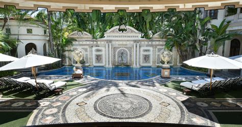 villa santo versace|who inherited gianni versace estate.